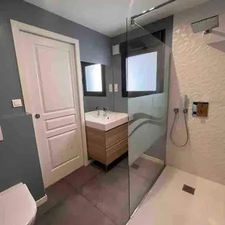 Demeure Familiale De Gamme 230m2 En Centre-ville De Tramway à 2 Min 10 Personnes Casa de Férias *