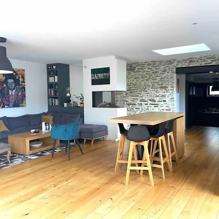 Demeure Familiale De Gamme 230m2 En Centre-ville De Tramway à 2 Min 10 Personnes Casa de Férias Nantes