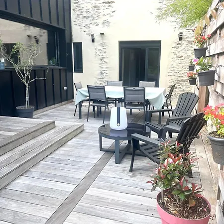 Demeure Familiale De Gamme 230m2 En Centre-ville De Tramway à 2 Min 10 Personnes Casa de Férias