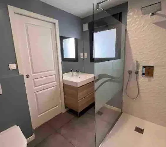 Demeure Familiale De Gamme 230m2 En Centre-ville De Tramway A 2 Min 10 Personnes 펜션 *