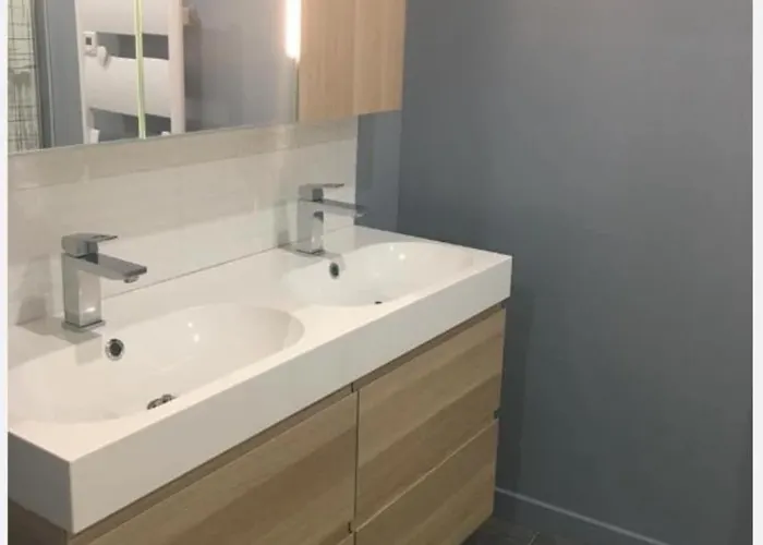 Demeure Familiale De Gamme 230m2 En Centre-ville De Tramway A 2 Min 10 Personnes 펜션 *