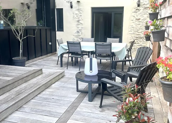 Demeure Familiale De Gamme 230m2 En Centre-ville De Tramway A 2 Min 10 Personnes 펜션