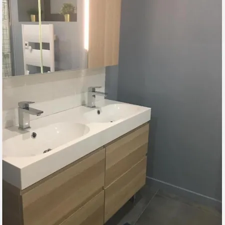 Demeure Familiale De Gamme 230m2 En Centre-ville De Tramway A 2 Min 10 Personnes 度假居 *